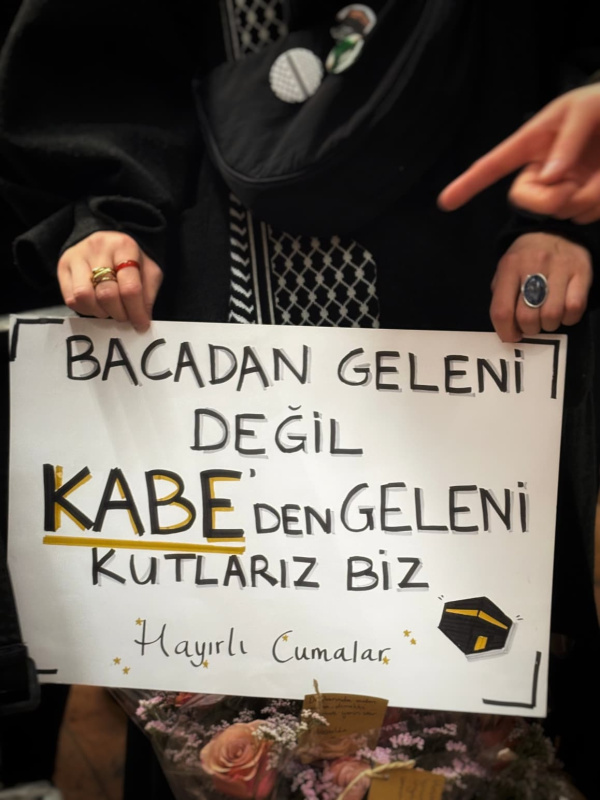 İki kafile halinde gelen umrecilerimiz coşkuyla karşılandı